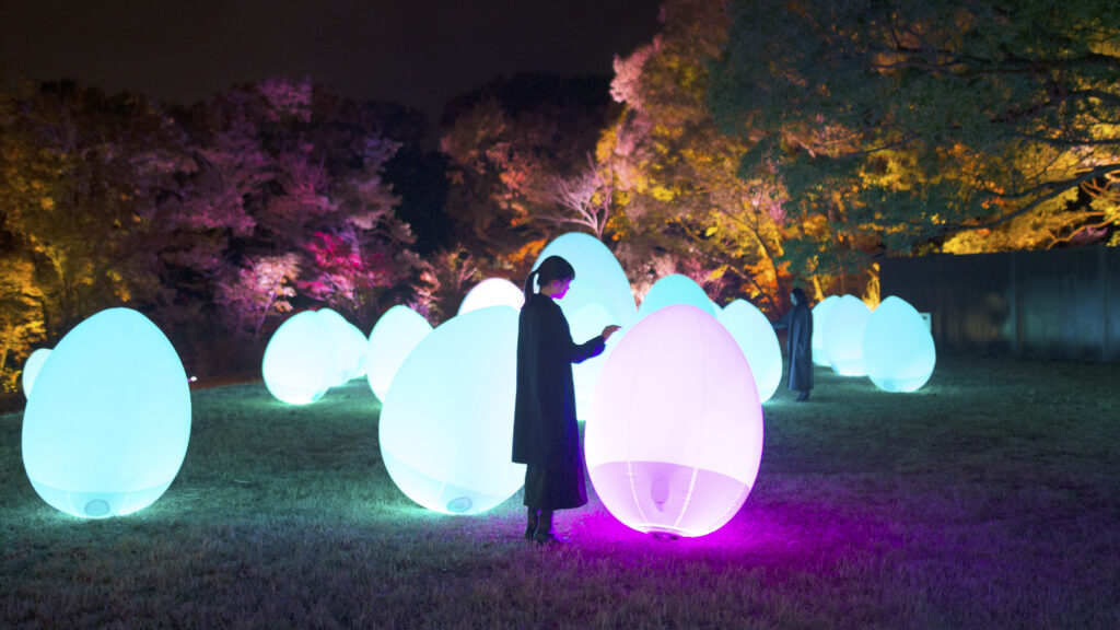 teamLab, Autonomous Resonating Life and Resonating Trees © teamLab