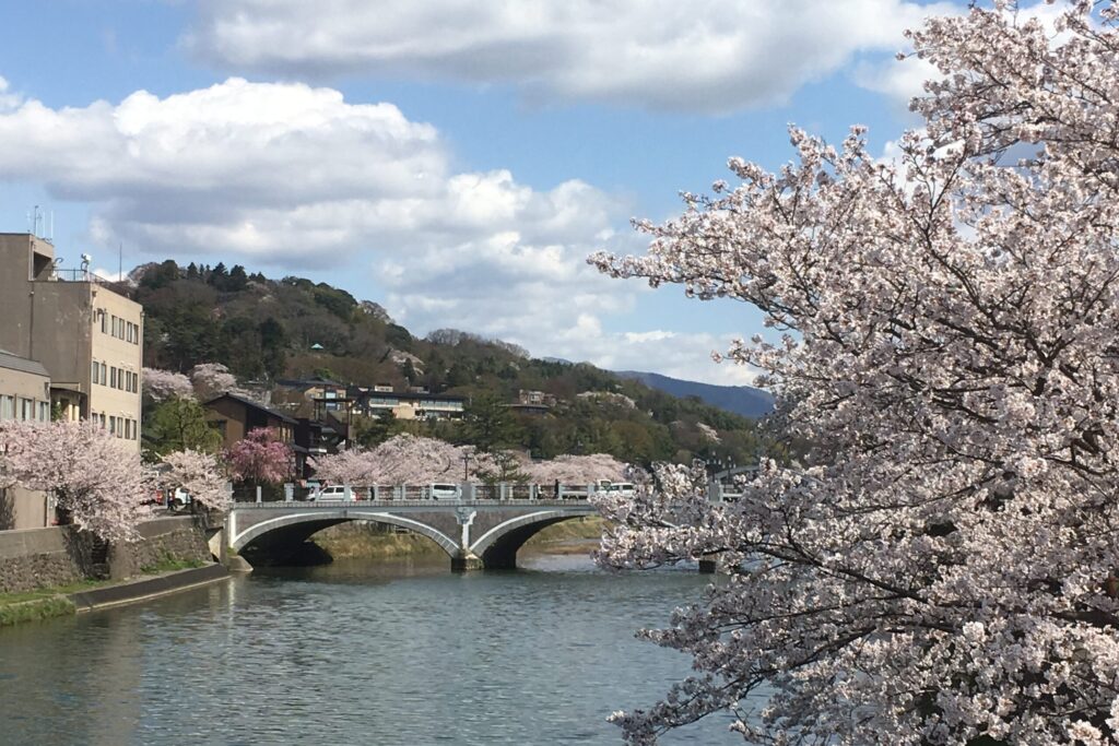 浅野川と卯辰山