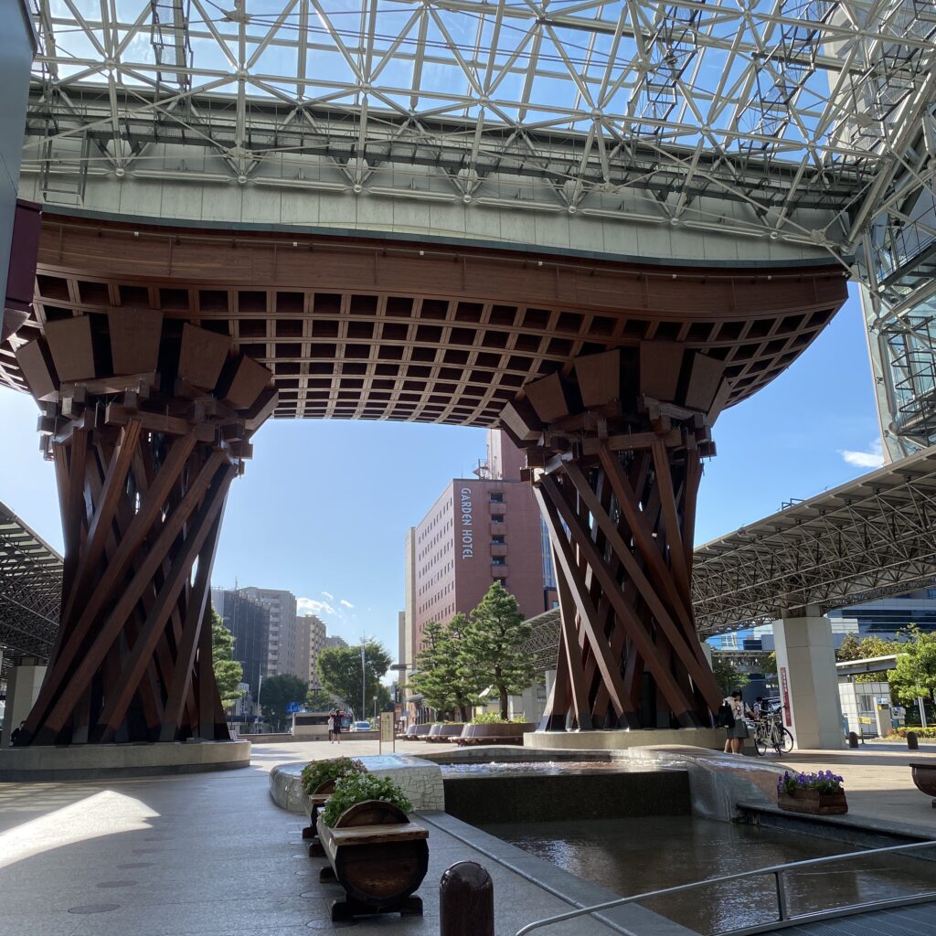 金沢駅　鼓門