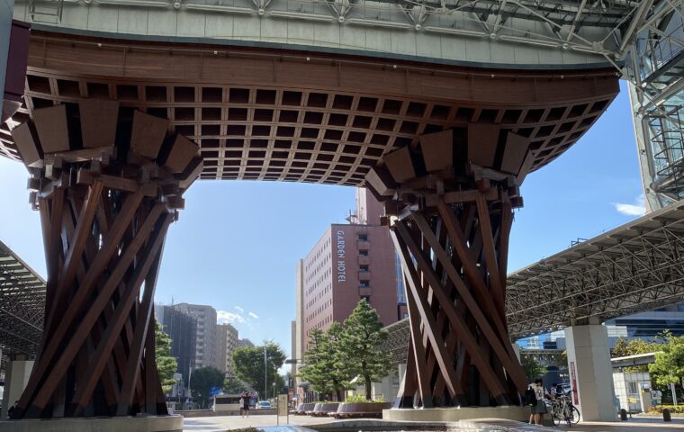 金沢駅　鼓門