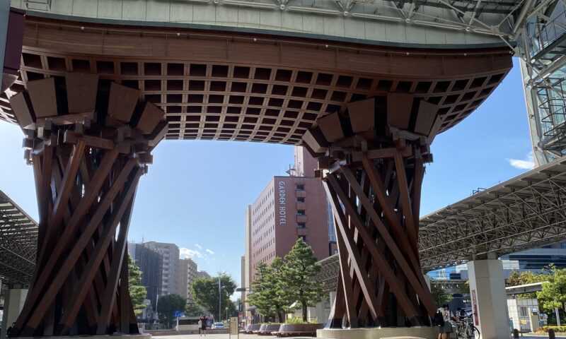 金沢駅　鼓門