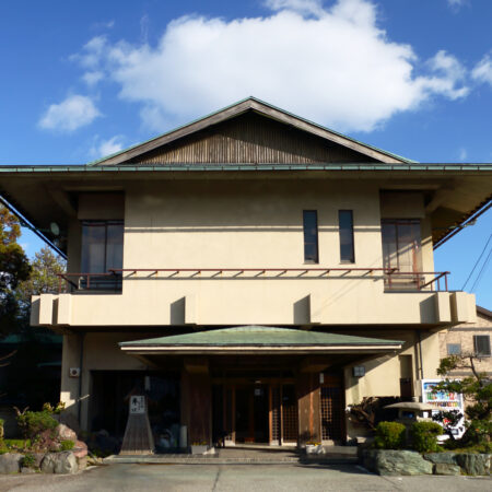 数寄屋風旅館からさわ