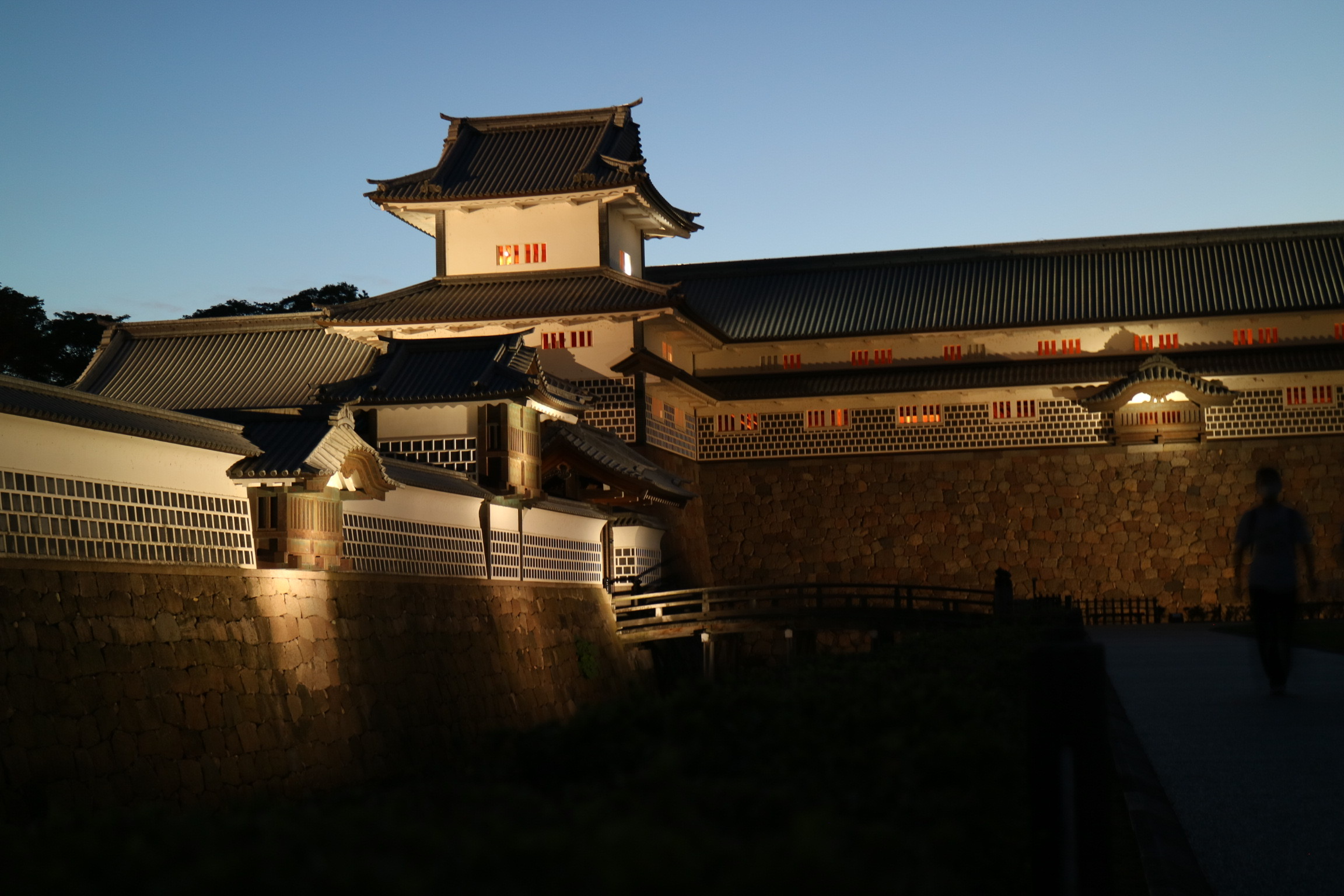 金沢城公園・玉泉院丸庭園ライトアップ日程（2025年度）