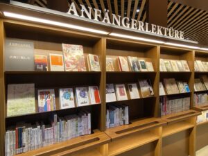 「古典に親しむ」書架